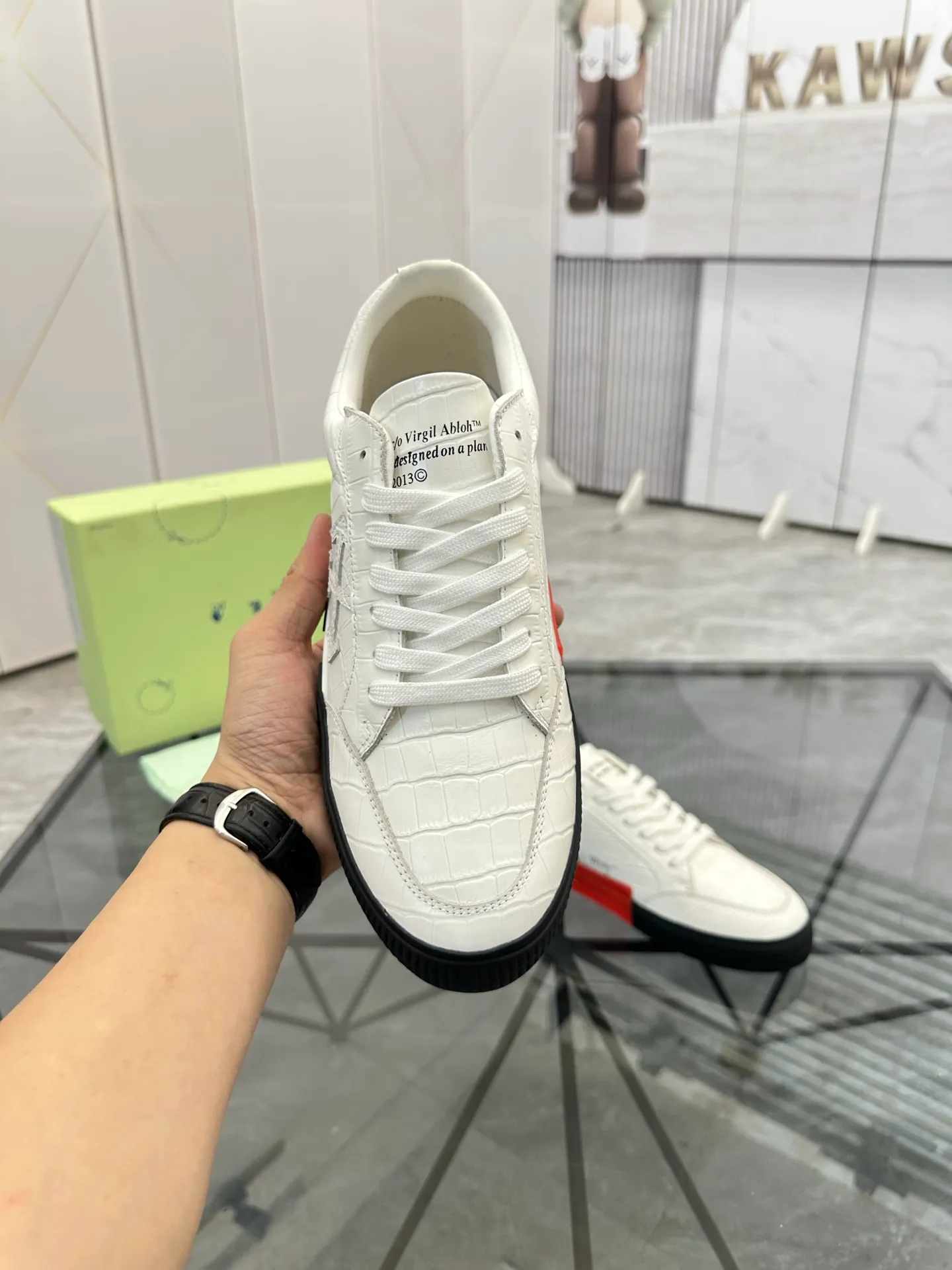 Selling men's shoes 💰: 💰P440¥ Product trademark: OFF WHITE *"OFF WHITE*" low-top casual shoes Regular size: 35-45 (can be customized to 46) Couple style Product material: imported cowhide upper, breathable lining, original outsole. No.: H203